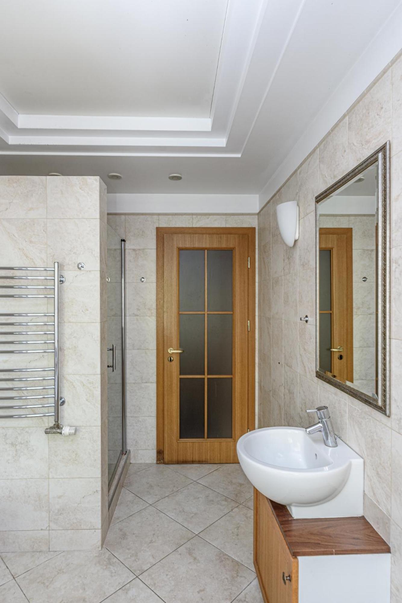 Jacuzzi Apartments X Free Parking X Self Check-In 24X7 By H&H VNO Exteriör bild
