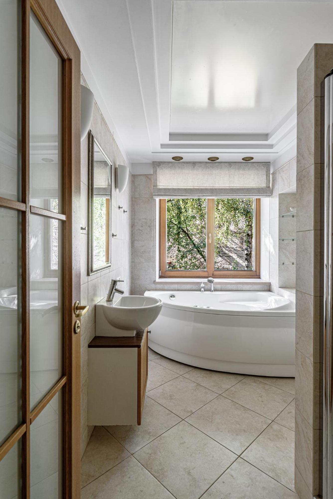 Jacuzzi Apartments X Free Parking X Self Check-In 24X7 By H&H VNO Exteriör bild