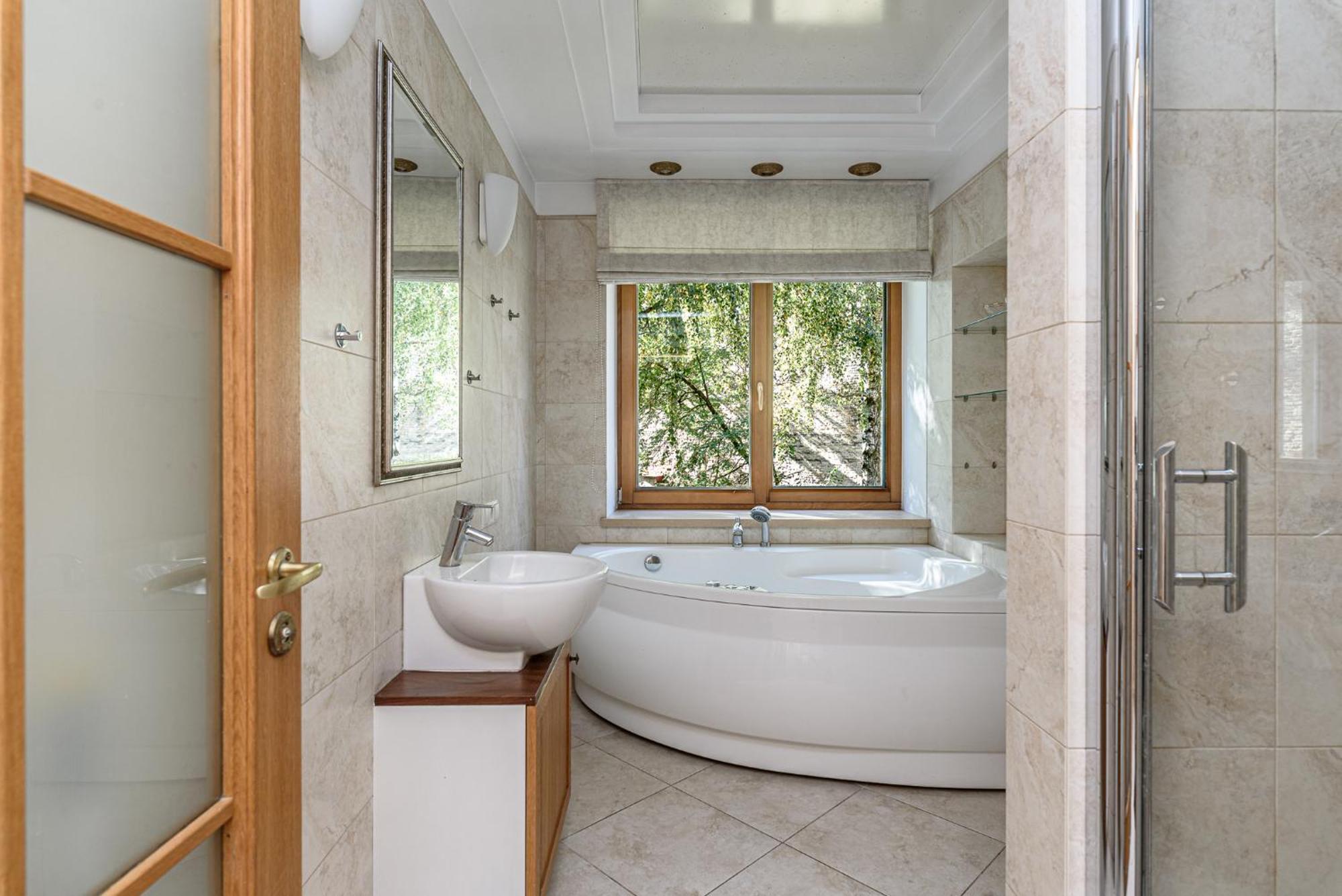 Jacuzzi Apartments X Free Parking X Self Check-In 24X7 By H&H VNO Exteriör bild